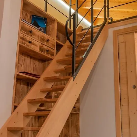 Pista Stelvio Loft Lumiere 公寓